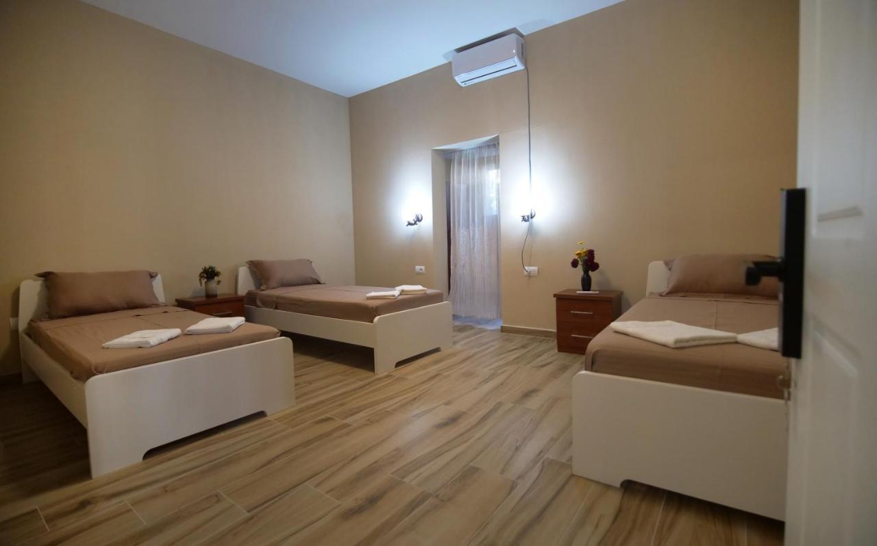 Hanna & Solei Hotel Berat Bagian luar foto